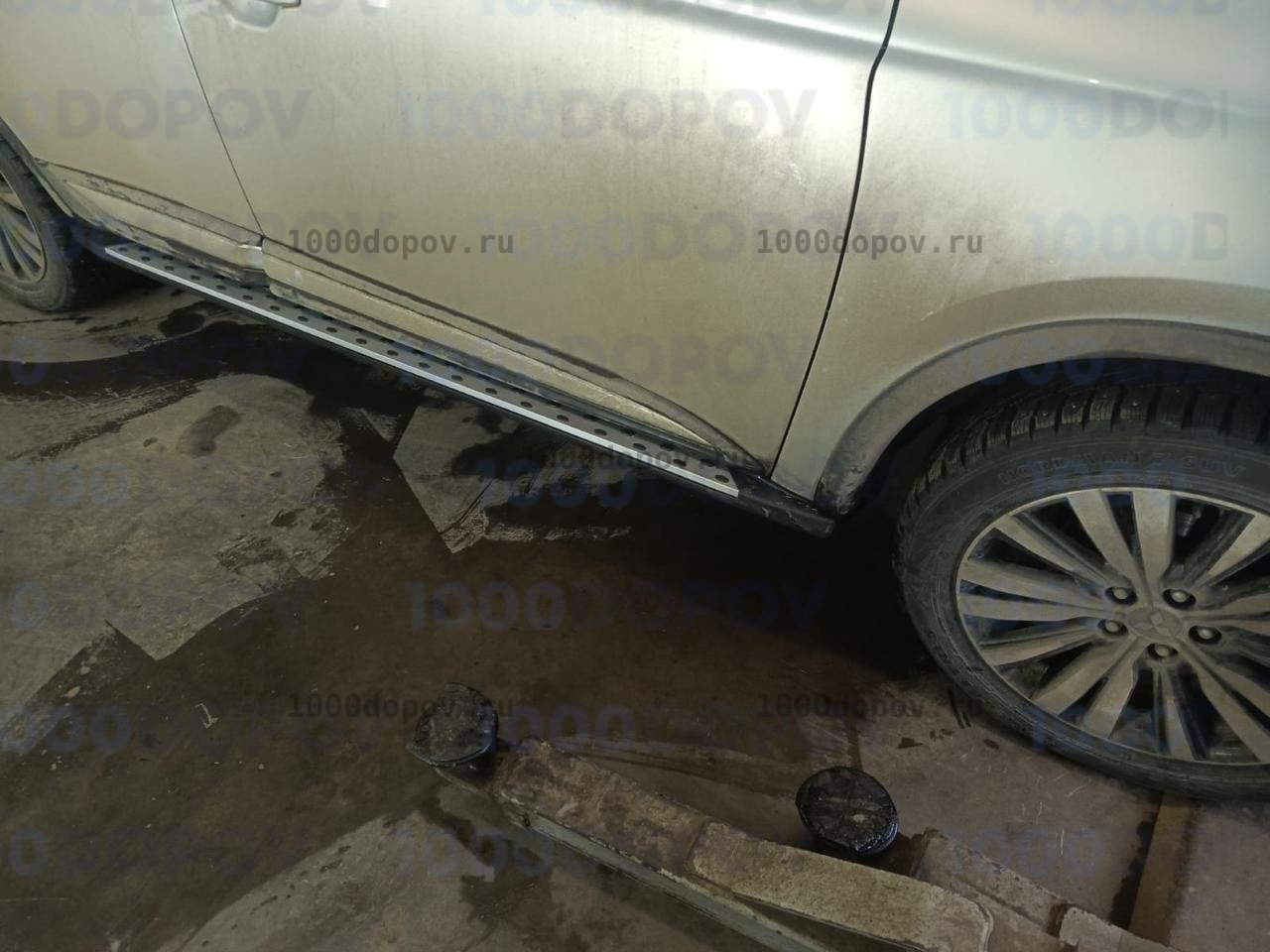 Пороги подножки на Mitsubishi Outlander 2012-2023 (в стиле BMW) — рисунок 17