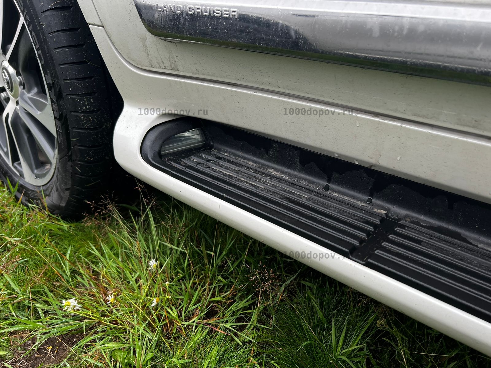 Пороги подножки на Toyota Land Cruiser 200/ Lexus LX570 2007-н.в. с подсветкой белые — рисунок 3