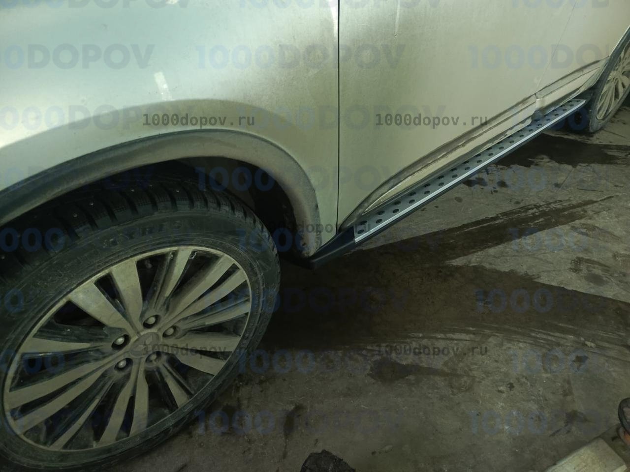 Пороги подножки на Mitsubishi Outlander 2012-2023 (в стиле BMW) — рисунок 13