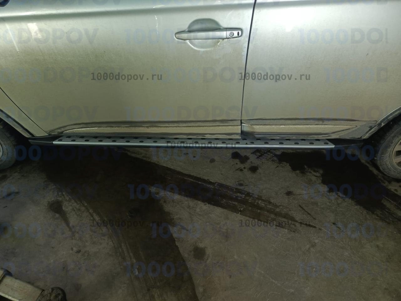 Пороги подножки на Mitsubishi Outlander 2012-2023 (в стиле BMW) — рисунок 10