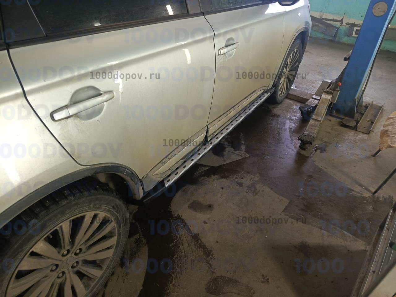 Пороги подножки на Mitsubishi Outlander 2012-2023 (в стиле BMW) — рисунок 16